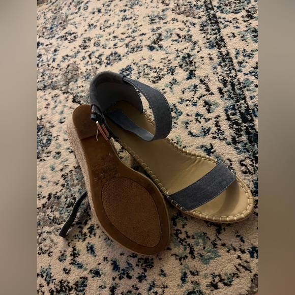 Woman’s Open Toe’d Wedges ! - Picture 3 of 3